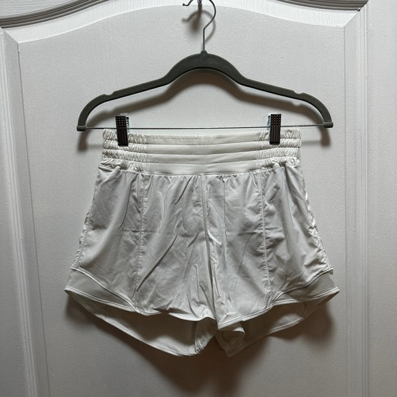 Lululemon Hotty Hot High Rise Short Size 6 - Picture 4 of 5